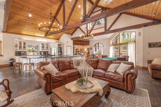 42385 Fox Farm Road, Big Bear Lake CA: https://media.crmls.org/medias/993f643d-e408-4448-a422-b932e89f3a9b.jpg