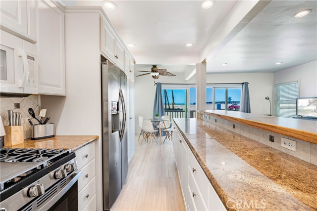 1003 Seal Way, Seal Beach CA: https://media.crmls.org/medias/993f8227-145c-4ce8-94c9-95e9ebb797cd.jpg