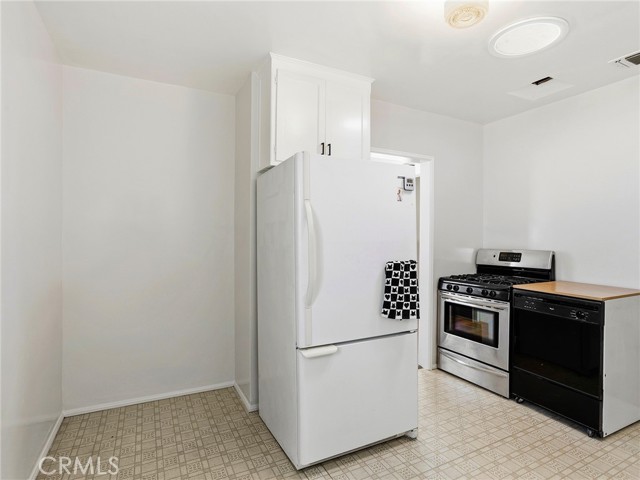 Detail Gallery Image 18 of 45 For 228 N Beachwood Dr, Burbank,  CA 91506 - 3 Beds | 1 Baths