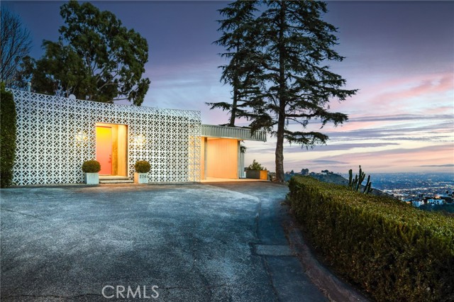 Detail Gallery Image 1 of 20 For 2744 Cardwell Pl, Los Angeles,  CA 90046 - 3 Beds | 3/1 Baths
