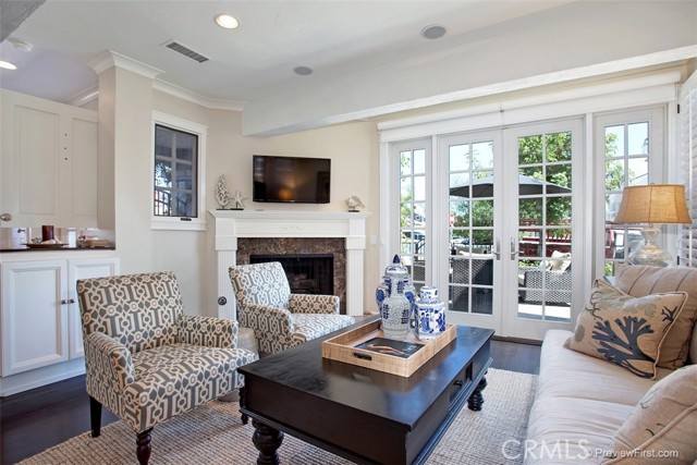 Detail Gallery Image 3 of 25 For 441 Carnation Ave, Corona Del Mar,  CA 92625 - 3 Beds | 2/1 Baths
