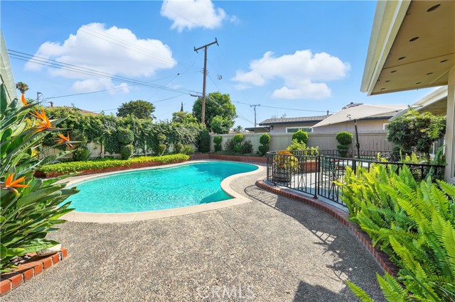 9331 Mikinda Avenue, La Habra CA: https://media.crmls.org/medias/9941f126-1047-4dbe-acb5-f519a3ffe83b.jpg