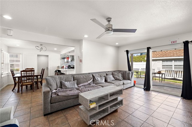 Detail Gallery Image 5 of 37 For 590 Traverse Dr, Costa Mesa,  CA 92626 - 4 Beds | 3 Baths