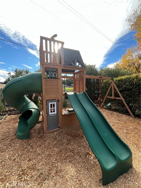 8975 Azucena Avenue, Atascadero CA: https://media.crmls.org/medias/99424f16-53ba-4bc6-b9ef-af3f00875566.jpg