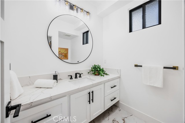 924 17th St, Hermosa Beach CA: https://media.crmls.org/medias/9942fff8-18bb-451a-b3e8-5f38e919491d.jpg