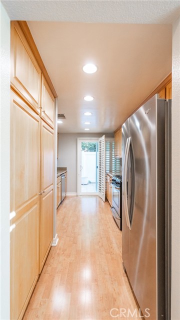 Detail Gallery Image 9 of 32 For 10055 Melinda Way #4,  Northridge,  CA 91325 - 3 Beds | 2/1 Baths