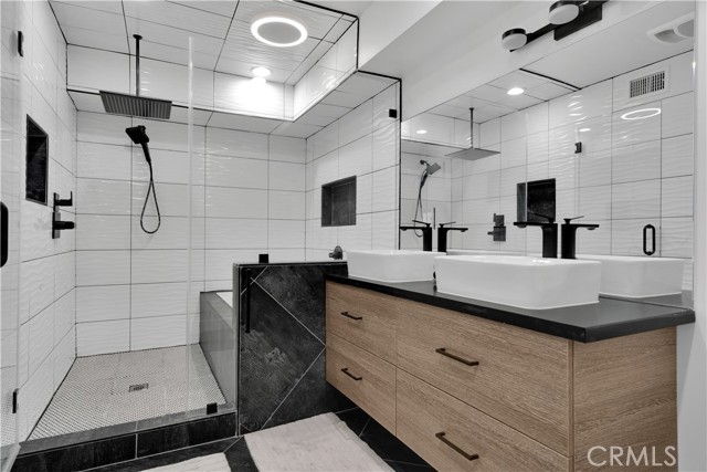 5226 W 20th Street, Los Angeles CA: https://media.crmls.org/medias/99439288-5e51-4bd7-8d36-3a55a0424a55.jpg