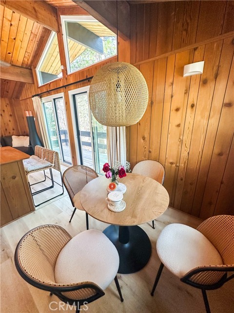 Detail Gallery Image 7 of 31 For 2484 Pine Dr, Running Springs,  CA 92382 - 2 Beds | 1 Baths