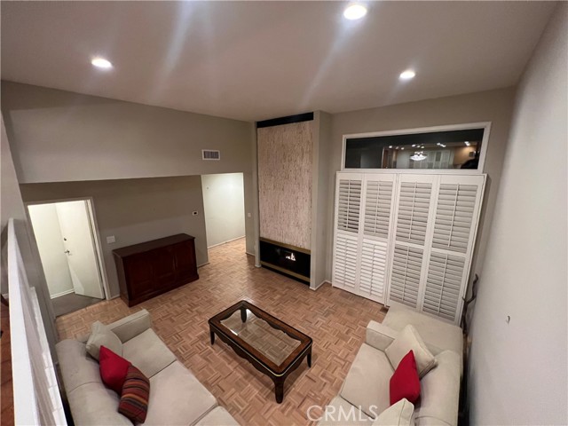 Detail Gallery Image 3 of 11 For 13237 Fiji Way #B,  Marina Del Rey,  CA 90292 - 2 Beds | 2/1 Baths