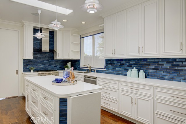 5594 Avenida Sosiega W, Laguna Woods CA: https://media.crmls.org/medias/99457624-6354-4e9c-bbcb-8113fd7eee8d.jpg