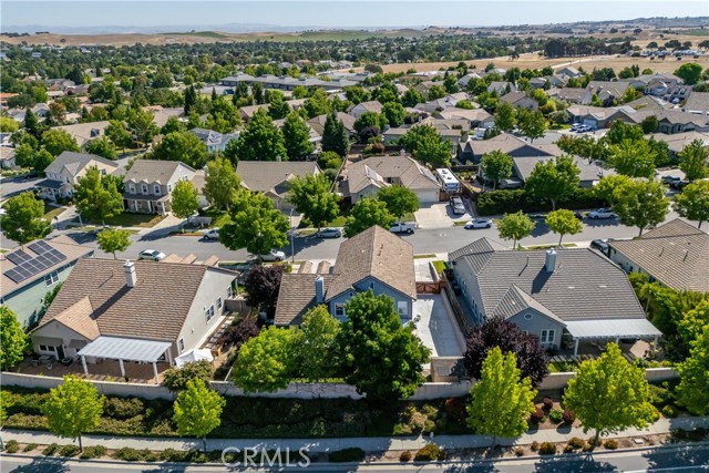 221 Silver Oak Drive, Paso Robles CA: https://media.crmls.org/medias/9946333b-fb24-4a93-b2fd-0ad4dbfbd938.jpg
