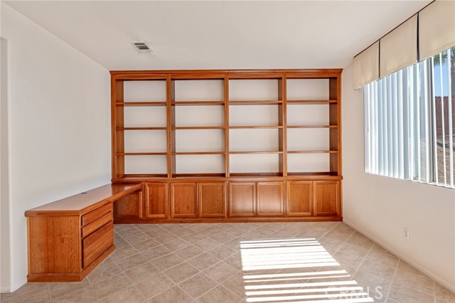 Detail Gallery Image 9 of 41 For 1070 Mandevilla Way, Corona,  CA 92879 - 3 Beds | 3/1 Baths