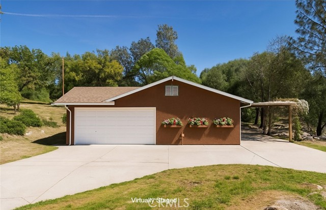 31200 Revis Road, Coarsegold CA: https://media.crmls.org/medias/994a35ce-5508-4b17-86cf-beafef613f66.jpg