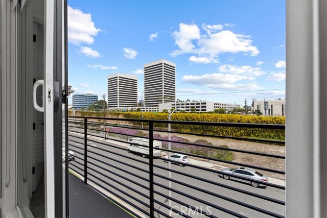Detail Gallery Image 32 of 42 For 1807 Beloit Ave #1,  Los Angeles,  CA 90025 - 4 Beds | 4/1 Baths
