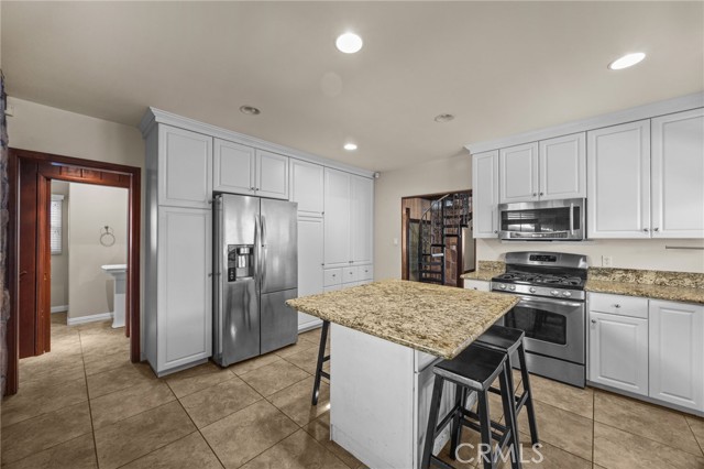 Detail Gallery Image 13 of 39 For 122 E Rosewood Ct, Ontario,  CA 91764 - 2 Beds | 2 Baths