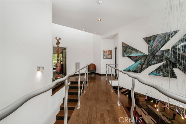 8100 Laurelmont Drive, Los Angeles CA: https://media.crmls.org/medias/994c12a7-a2cc-4478-8d9a-4d702a5a5ead.jpg
