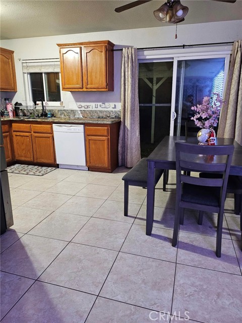 Detail Gallery Image 9 of 10 For 868 S Ironwood, Bloomington,  CA 92316 - 4 Beds | 2 Baths