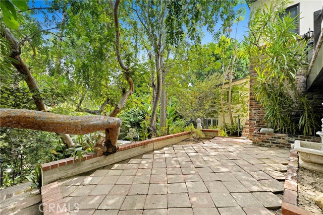 816 S Longwood, Los Angeles CA: https://media.crmls.org/medias/994ca5ad-e72d-4538-a975-6a998ffd8c6d.jpg