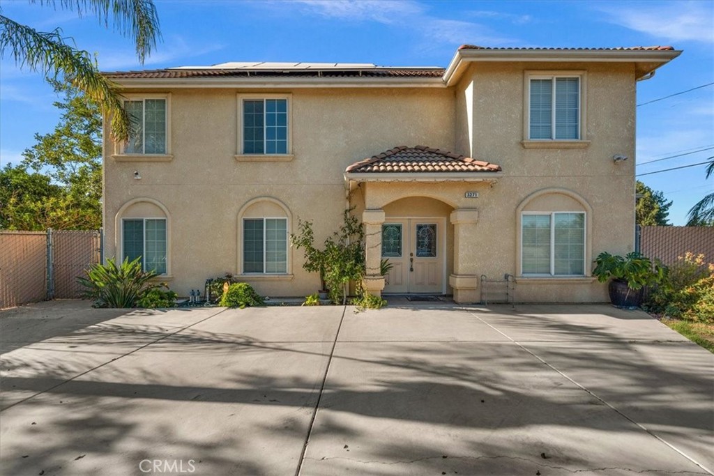 3271 E Muscat Avenue