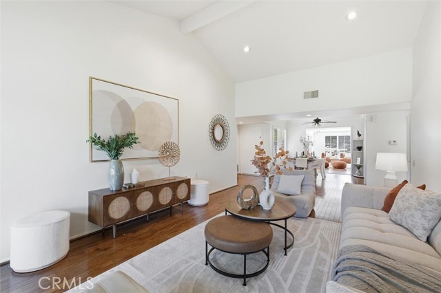 5512 W Paseo Del Lago, Laguna Woods CA: https://media.crmls.org/medias/994d3032-3d36-476a-bc2c-4d0ece926339.jpg