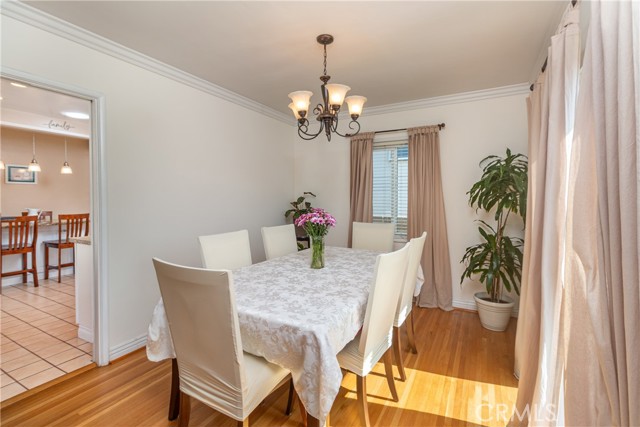 Detail Gallery Image 6 of 28 For 1030 E San Jose, Burbank,  CA 91501 - 3 Beds | 2 Baths