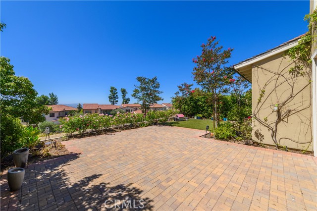 62 Heirloom, Irvine CA: https://media.crmls.org/medias/994db2d6-4176-45b0-b283-aff78cdbe4d4.jpg