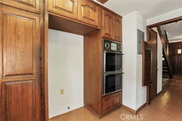 Detail Gallery Image 13 of 39 For 433 S 6th St #E,  Burbank,  CA 91501 - 3 Beds | 2/1 Baths