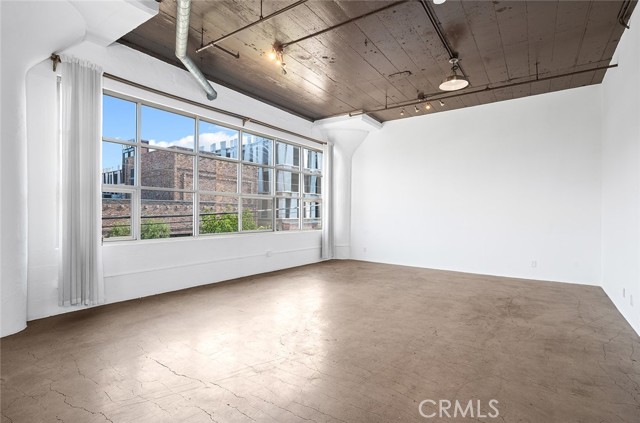 530 Molino Street, Los Angeles CA: https://media.crmls.org/medias/994f0422-cfe4-4a45-8a2a-ac85349a6151.jpg