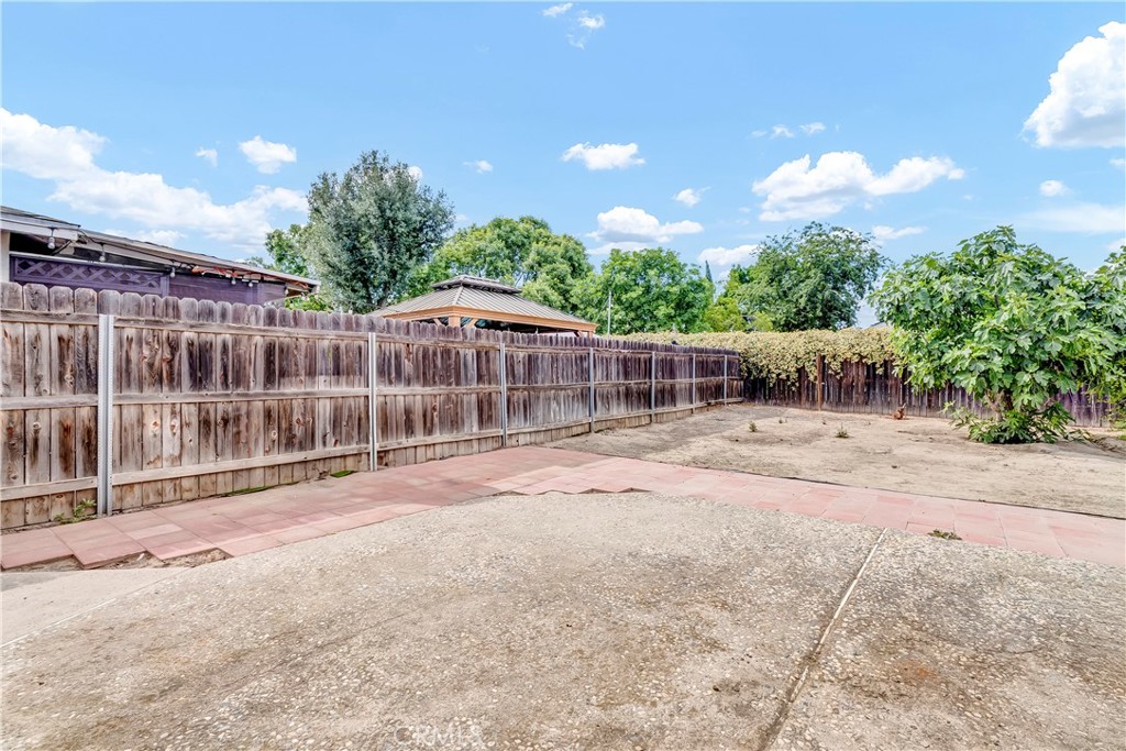 https://media.crmls.org/medias/99501c85-7add-4990-81fd-5325dc8ddf9e.jpg?preset=X-Large