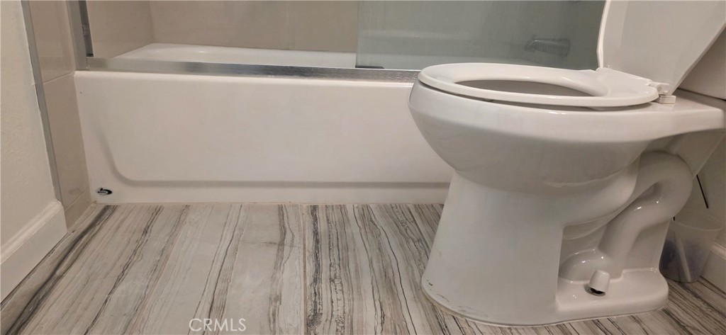 https://media.crmls.org/medias/99504e11-f8da-4492-b7bd-93ff8253fd7b.jpg?preset=X-Large