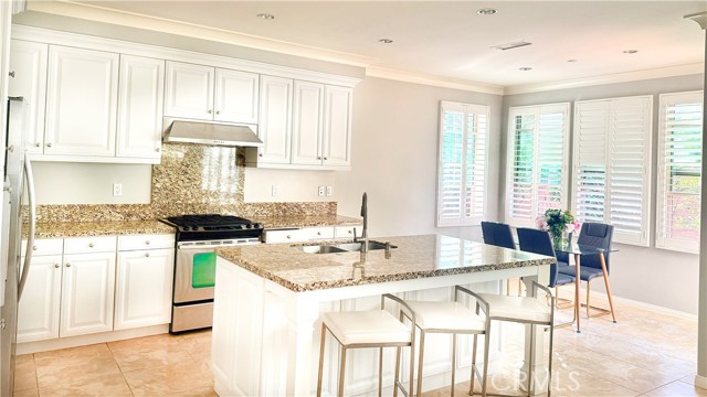 Detail Gallery Image 3 of 10 For 24 Oakfield, Irvine,  CA 92620 - 3 Beds | 2/1 Baths