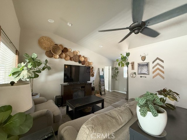 Detail Gallery Image 14 of 42 For 17857 Main St, Hesperia,  CA 92345 - 4 Beds | 3 Baths