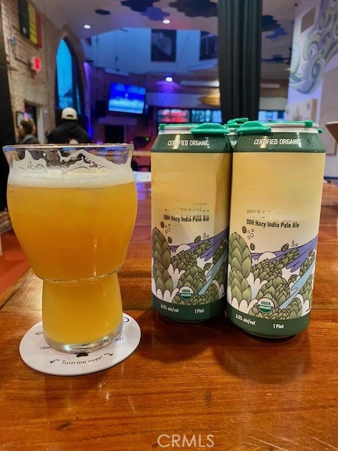 585 E Thompson Boulevard, Ventura CA: https://media.crmls.org/medias/9951fc8c-323e-4a27-a5d0-59b21af8988a.jpg