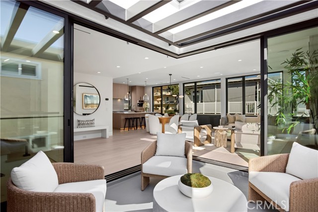 2501 Seaview Ave, Corona del Mar CA: https://media.crmls.org/medias/99532fa9-d64e-4690-8315-22344459f54d.jpg