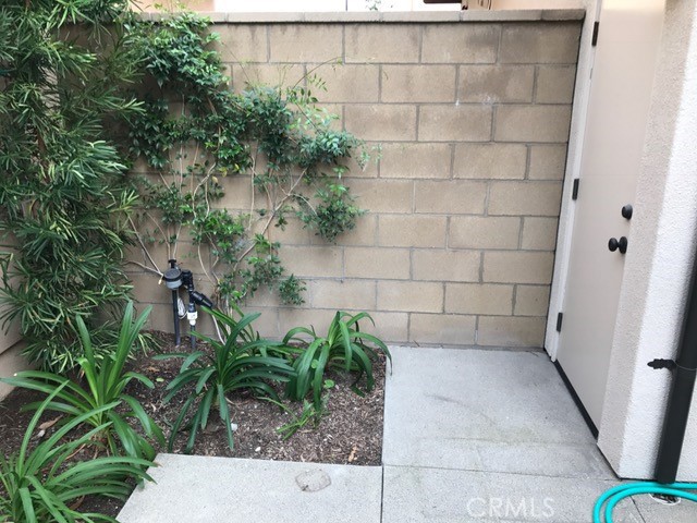 Detail Gallery Image 9 of 10 For 117 Strawberry, Irvine,  CA 92620 - 3 Beds | 3/1 Baths