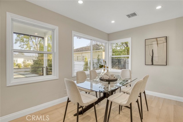 Detail Gallery Image 13 of 35 For 19120 Bessemer, Tarzana,  CA 91335 - 4 Beds | 3 Baths