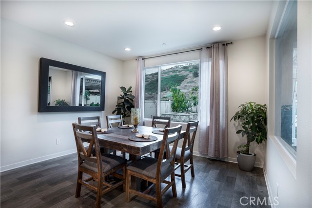 Detail Gallery Image 20 of 32 For 28604 Foothill, Saugus,  CA 91350 - 4 Beds | 3 Baths