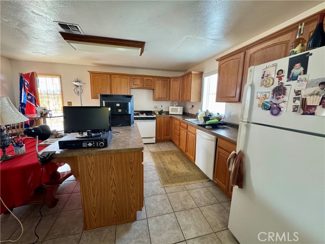 Detail Gallery Image 15 of 26 For 99 Zoe Ln, Needles,  CA 92363 - 3 Beds | 2 Baths