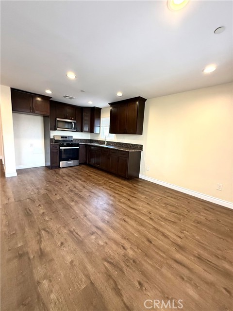 645 E 78th Street, Los Angeles CA: https://media.crmls.org/medias/99570183-c6f0-4090-9752-fe318ef65d1b.jpg