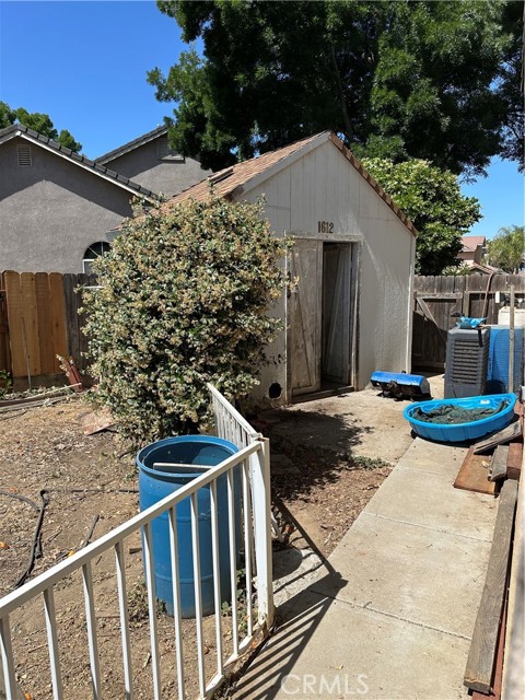 1612 Via Colabria, Gustine CA: https://media.crmls.org/medias/99581028-c233-4a8a-9835-e6bfa9d57436.jpg