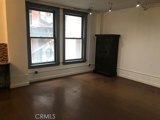 215 W 7th Street, Los Angeles CA: https://media.crmls.org/medias/99582016-b27f-44d5-913b-9a98825f0965.jpg