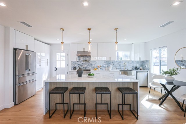 Detail Gallery Image 4 of 48 For 2700 183rd, Redondo Beach,  CA 90278 - 3 Beds | 2 Baths