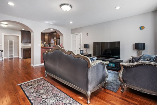 1417 W Gage Avenue, Los Angeles CA: https://media.crmls.org/medias/995820b6-b709-432b-b45a-2af09eb3111d.jpg