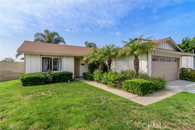 Detail Gallery Image 3 of 30 For 20731 Brookdale Ln, Huntington Beach,  CA 92646 - 3 Beds | 2 Baths