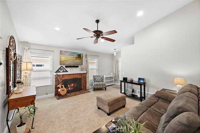 21376 Sleepy Glen Lane, Rancho Santa Margarita CA: https://media.crmls.org/medias/9959cebf-99d9-44ed-83fd-fa9fc9c02183.jpg