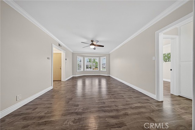 Detail Gallery Image 11 of 32 For 6906 Mclennan Ave, Lake Balboa,  CA 91406 - 3 Beds | 3 Baths