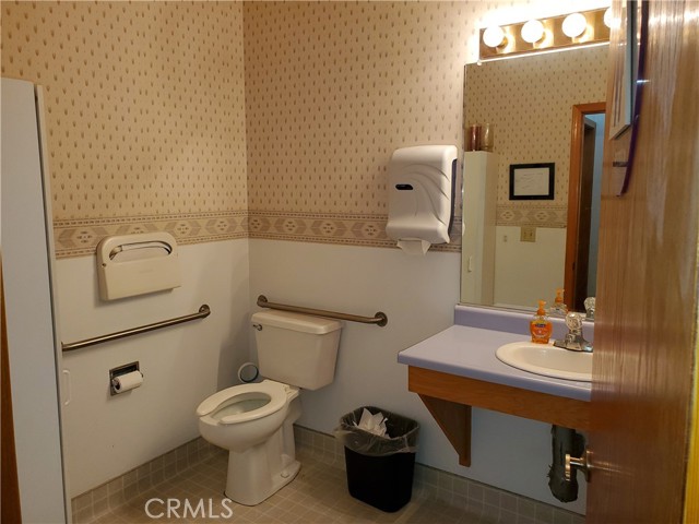 165 Rio Lindo Avenue, Chico, California 95926, ,Commercial Lease,For Rent,165 Rio Lindo Avenue,CRSN25046941