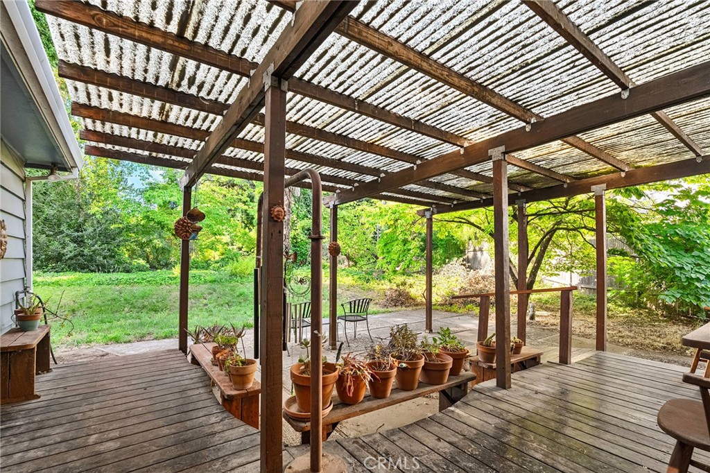 https://media.crmls.org/medias/995aa6fe-9c68-46fe-b3fb-e956306c43e7.jpg?preset=X-Large