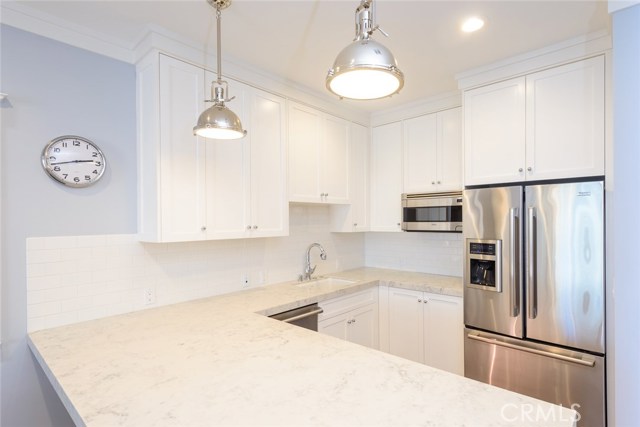 524 13th Street, Manhattan Beach CA: https://media.crmls.org/medias/995ab22b-0764-437a-84db-ae6ea984668d.jpg