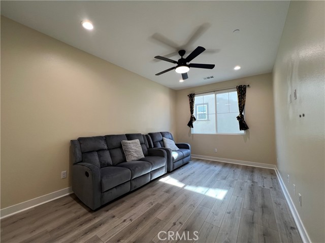 4292 S Heather Privado, Ontario CA: https://media.crmls.org/medias/995b8bb0-08f2-45be-a98b-d8b4cb01aadd.jpg